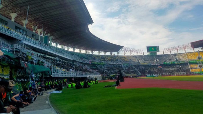 Stadion Gelora Bung Tomo (GBT)