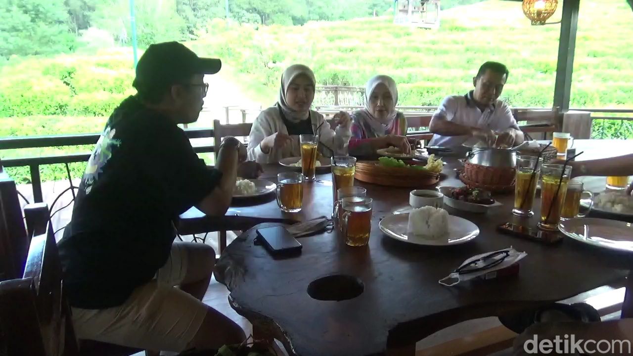 Suasana di Asep Stroberi Subang.