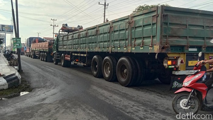 Suasana jalan pantura menuju Alun-alun Juwana, Pati, Minggu (22/5/2022) pagi.