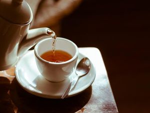 Amankah Balita Minum Teh? Ini Penjelasannya