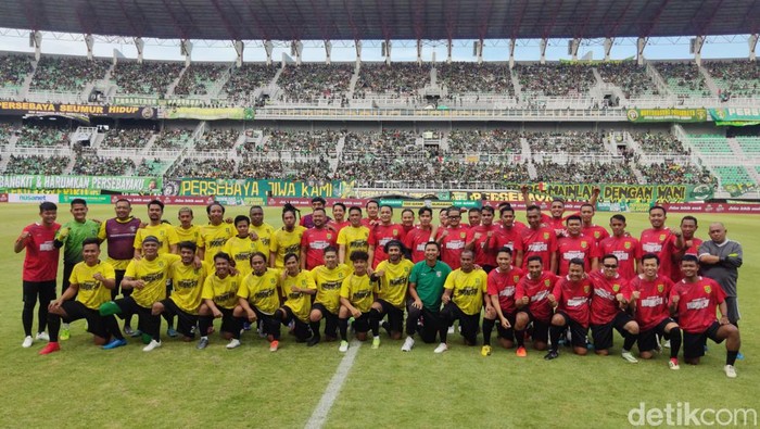 Tim Pemkot dan Tim Bonek Squad