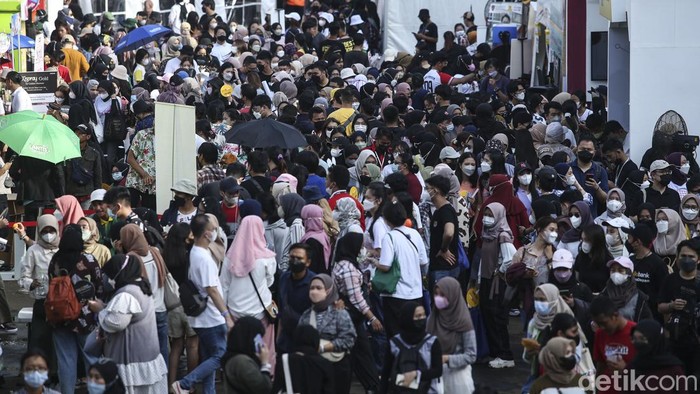 Penantian Reveluv terbayar tuntas usai menonton  penampilan Redvelvet di Allo Bank Festival 2022, Istora Senayan, Jakarta, Sabtu (21/5/2022).