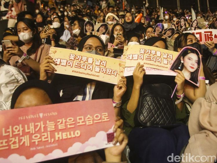 Tuntas! ReVeluv Puas Saksikan Red Velvet di Allo Bank Festival 2022