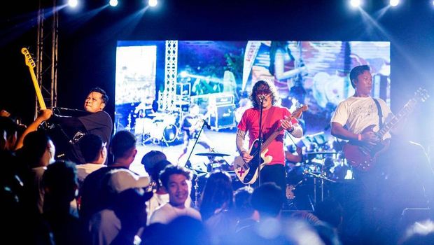 Unit melodic core-punk rock asal Bali, Scared Of Bums (SOB) melepas mini album mereka bertajuk 