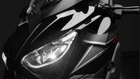 Dari segi desain, Yamaha tidak melakukan perubahan sama sekali pada XMAX edisi spesial Darth Vader seperti lampu depan yang agresif. Foto: Dok. Yamaha Brasil