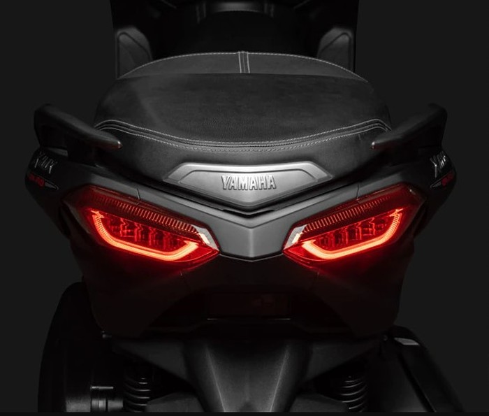 Yamaha Xmax Edisi Darth Vader