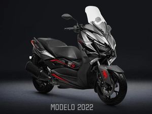 Wujud Serba Hitam Yamaha XMAX Edisi Darth Vader