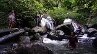 Air terjun Klaligi menjadi salah satu objek wisata baru dan kekinian di wilayah Sorong, Papua Barat yang dikelola masyarakat adat setempat.