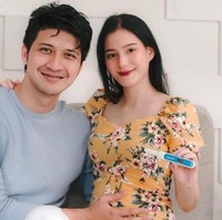 Saat berpacaran Aditya dan Yasmine sempat menjalani LDR lantaran Yasmine tinggal di Malaysia. Tak butuh waktu lama, keduanya pun memutuskan untuk menikah. Sayangnya kini rumah tangganya itu terancam bubar. Foto: Instagram