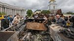 Tank-tank Rusia yang Hancur Dipamerkan di Kyiv, Warga Bersukacita