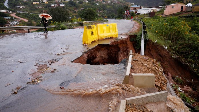 **Kalimat Baru:**
Tragedi Hujan Deras di Tanzania: Bencana Banjir dan Longsor Merenggut 155 Nyawa