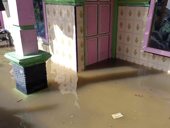 Banjir rob di Desa Kabongan Lor Kecamatan Rembang Senin (23/5/2022).