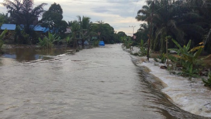 Banjir yang melanda satu desa di Kalimantan Timur