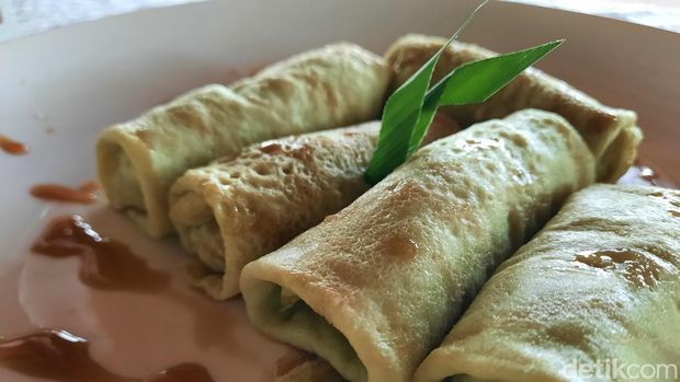 Cara membuat dadar gulung dan pisang rai