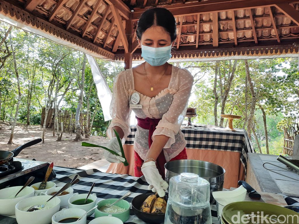 Cara membuat dadar gulung dan pisang rai