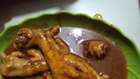 Di Jalan Raya Centex, Ciracas, ada sebuah warung sederhana yang terkenal akan ceker setannya. Dibanderol mulai Rp 12 ribu, bumbu ceker setannya luar biasa pedas! Foto: Istimewa