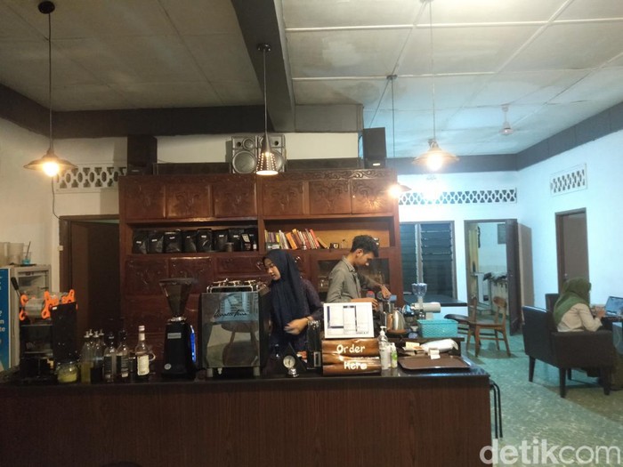 Coffe Shop Seneca Coffee Studio di Jalan Gurilla No.61 Medan