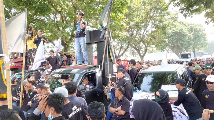 Demo warga di Cilegon (Iqbal-detikcom)