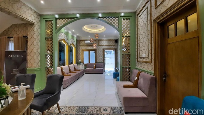 Desain ala Timur Tengah di klinik kecantikan bernuansa Islami, Aestica Bandung.