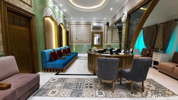Desain ala Timur Tengah di klinik kecantikan bernuansa Islami, Aestica Bandung.