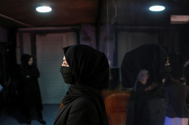 Mahajar tidak menanggapi pertanyaan tentang apa konsekuensinya jika tidak mengikuti saran untuk menutupi wajah dengan cadar tersebut. Foto: REUTERS/ALI KHARA.