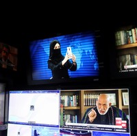 Taliban sebelumnya mengatakan telah berubah sejak pemerintahan terakhirnya. Namun baru-baru ini mereka menambahkan peraturan seperti membatasi gerakan wanita tanpa pendamping laki-laki. Gadis-gadis yang lebih tua di atas 13 tahun juga belum diizinkan kembali ke sekolah dan perguruan tinggi. Foto: REUTERS/ALI KHARA.