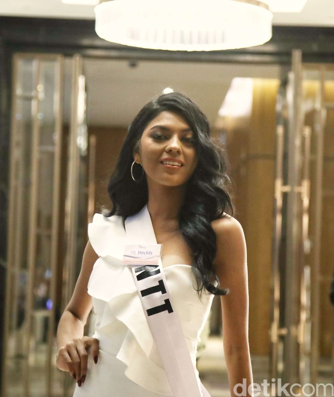 Breldy Angela Lerrick yang berusia 19 tahun tengah kuliah di Fakultas Hukum Universitas Nusa Cendana. Prestasinya, Runner Up 1 puteri Indonesia NTT 2020, Super Model NTT 2020, Puteri NTT Sabu Raijua, RU II Smart Model look Indonesia 2015. Foto: pradipta Utama/detikcom