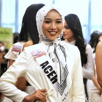 Eggy Fegri Lindira Putri menjadi wakil dari Banda Aceh setelah mengikuti serangkaian audisi tingkat nasional yang berhasil mengalahkan peserta lainnya. Eggy Fegri seorang Sarjana Hukum Universitas Syah Kuala Banda Aceh. Ia menjadi satu-satunya finalis yang berhijab di ajang pemilihan Puteri Indonesai 2022. Foto: pradipta Utama/detikcom.