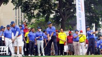 Direktur Utama Bank BTN Haru Koesmahargyobersama Dirjen Pembiayaan Infrastruktur Pekerjaan Umum dan Perumahan Kementerian PUPR sekaligus Komisaris Bank BTN Herry Trisaputra Zuna, Anggota Komisi XI DPR RI Ahmad Hafisz Tohir dan Wakil Ketua Dewan Komisioner OJK Terpilih Mirza Adityaswara melakukan Tea Off pada acara BTN Golf Tournament 2022 di Jakarta, Minggu (22/5).