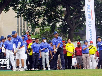 Gelar Turnamen Golf Sambil Nyumbang 7200 Pohon