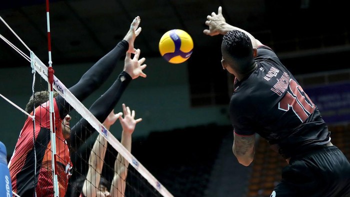 TEHRAN, IRAN - MAY 18: Marcus Vinicius De Souza Costa of Al Rayyan in action during Asian Mens Club Volleyball Championship between Santory Sunbirids and Al Rayyan on May 18, 2022 in Tehran, Iran. (Photo by Mojtaba Saleh ATPImages/Getty Images)