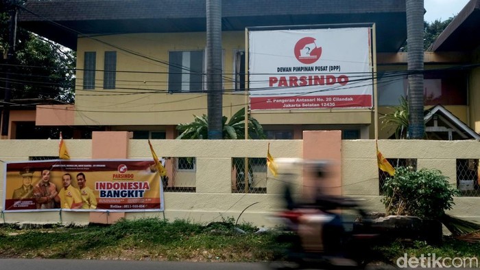 Ini Kantor Partai Sokongan Tommy Soeharto di Markas Lama Berkarya Tommy Soeharto merapat ke Partai Swara Rakyat Indonesia (Parsindo). Kantor Parsindo menduduki markas lama Partai Berkarya yang pernah diketuai Tommy.