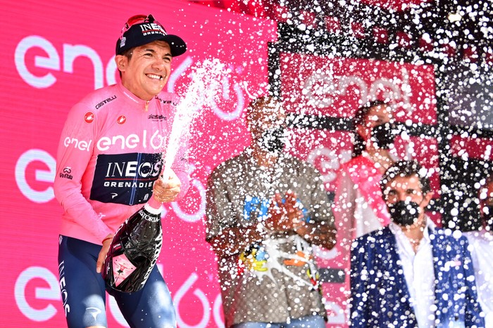Italy Giro D'Italia Cycling The pack pedals during the fifth stage of the Giro D'Italia cycling race from Catania to Messina, Italy, Wednesday, May 11, 2022. (Fabio Ferrari/LaPresse via AP)