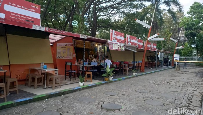 Kawasan kuliner Kanrerong Makassar sepi pengunjung.