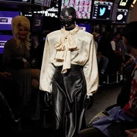 Fashion show Balenciaga Spring 2023 digelar di New York Stock Exchange, Amerika Serikat, 22 Mei 2022. Foto: dok. Balenciaga.