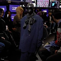 Fashion show Balenciaga Spring 2023 digelar di New York Stock Exchange, Amerika Serikat, 22 Mei 2022. Foto: dok. Balenciaga.