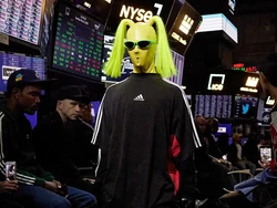 10 Koleksi Busana Balenciaga Spring 2023, Ditampilkan Model Bertopeng