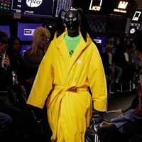 Fashion show Balenciaga Spring 2023 digelar di New York Stock Exchange, Amerika Serikat, 22 Mei 2022. Foto: dok. Balenciaga.