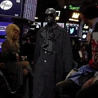 Fashion show Balenciaga Spring 2023 digelar di New York Stock Exchange, Amerika Serikat, 22 Mei 2022. Foto: dok. Balenciaga.