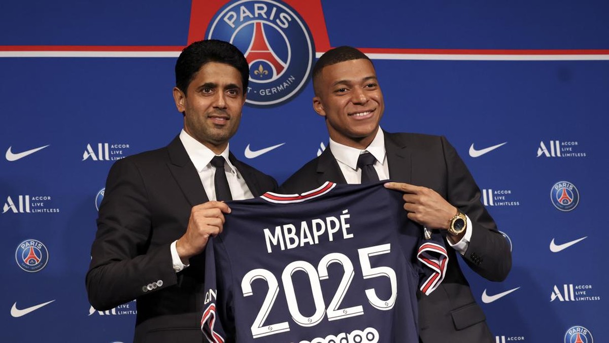 Kylian Mbappe bertahan di PSG sampai 2025. (Foto: Getty Images/John Berry)