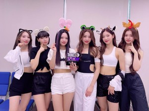 LE SSERAFIM Tampil Tanpa Kim Garam, Tuai Pujian Netizen Korea Karena Hal Ini