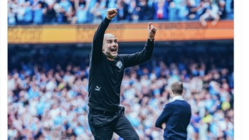 Ekspresi kegembiraan Pep Guardiola yang mungkin mewakili seluruh suporter City saat ini. Foto: Twitter