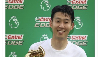 Saya tak bisa mempercayainya. Saya sangat emosional. Saya memimpikan ini saat kecil. Sekarang di tangan saya, kata Son. Foto: Twitter