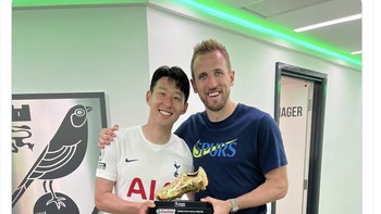 Pertama kalinya dalam sejarah ada pemain asal Asia jadi top skor Liga Inggris. Luar biasa! Foto: Twitter