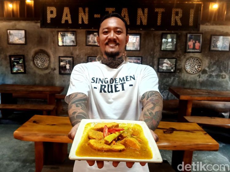 Mencicipi Gurihnya Telur Ikan Setan Bumbu Bali, Siapa Mau Coba?