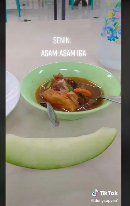 Menu makanan mewah di Kantin