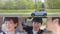 Mitsubishi eK X EV dilengkapi dengan baterai penggerak yang baru dikembangkan dengan total kapasitas daya 20 kilowatt (kWh). Mitsubishi mengklaim eK X EV ini bisa menempuh jarak 180 km sekali ngcas. Hal ini cukup untuk penggunaan harian karena sekitar 80% pengguna kei car di Jepang berkendara 50 km atau kurang per hari. Diperkirakan sebagian besar pengguna dapat berkendara selama dua hari tanpa mengisi ulang. Foto: Dok. Mitsubishi