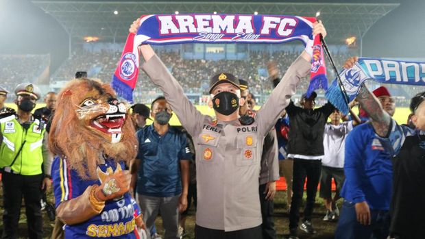 Momen Kapolres Malang AKBP Ferli Hidayat menjadi warga kehormatan