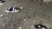 Cuaca ekstrem melanda India hingga membuat suhu di daerah itu mencapai 40 derajat celcius.  