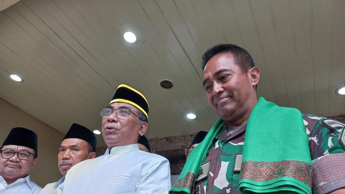 Panglima TNI Jenderal Andika Perkasa dan Ketum PBNU Gus Yahya.